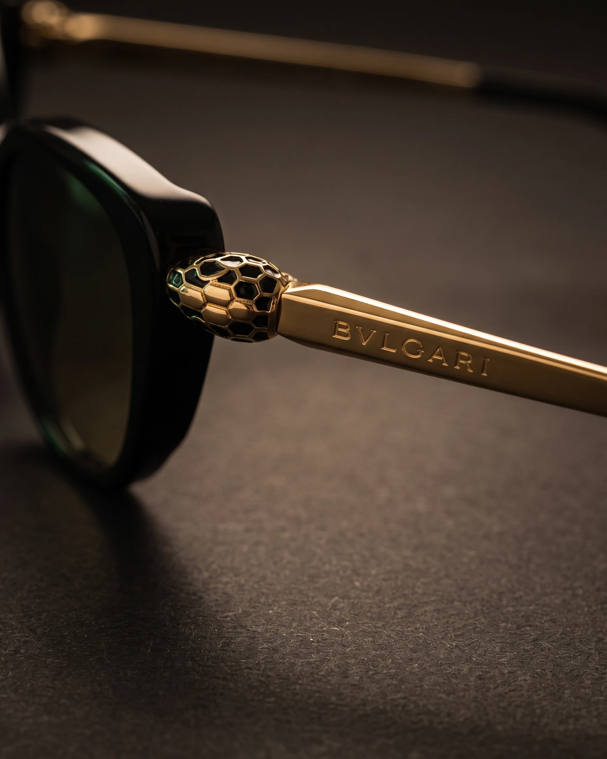 BV40067I 001 Sunglasses Black / Green Temple Brand