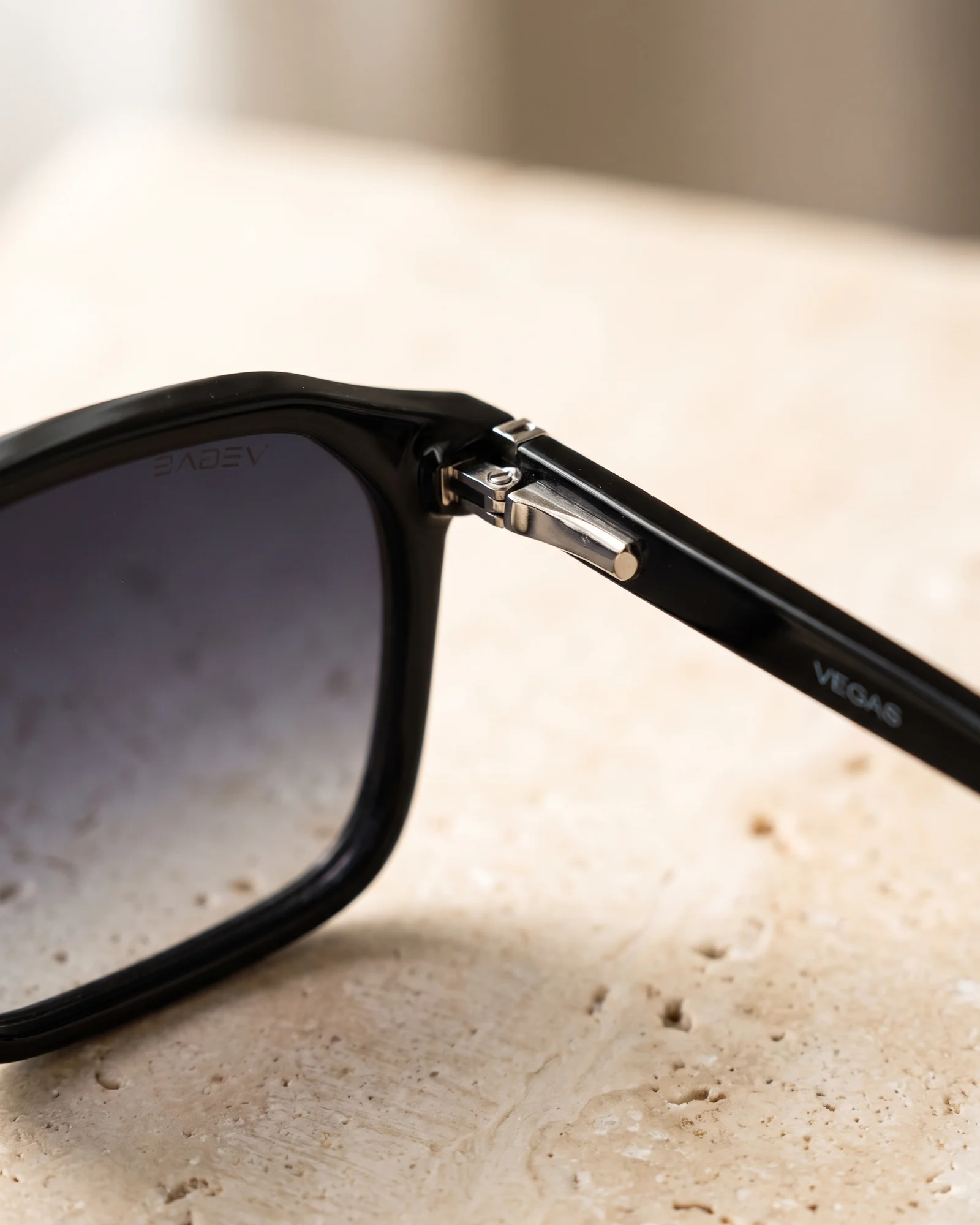 VEGAS L2968 Black Hinge
