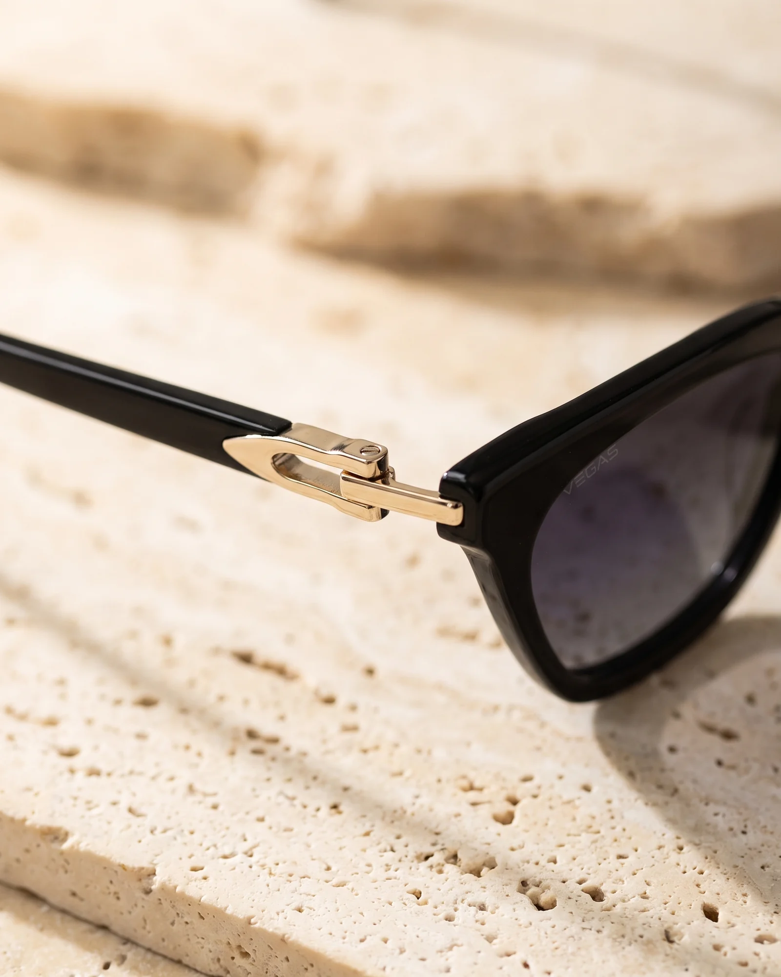 VEGAS MQ6678A Black Hinge