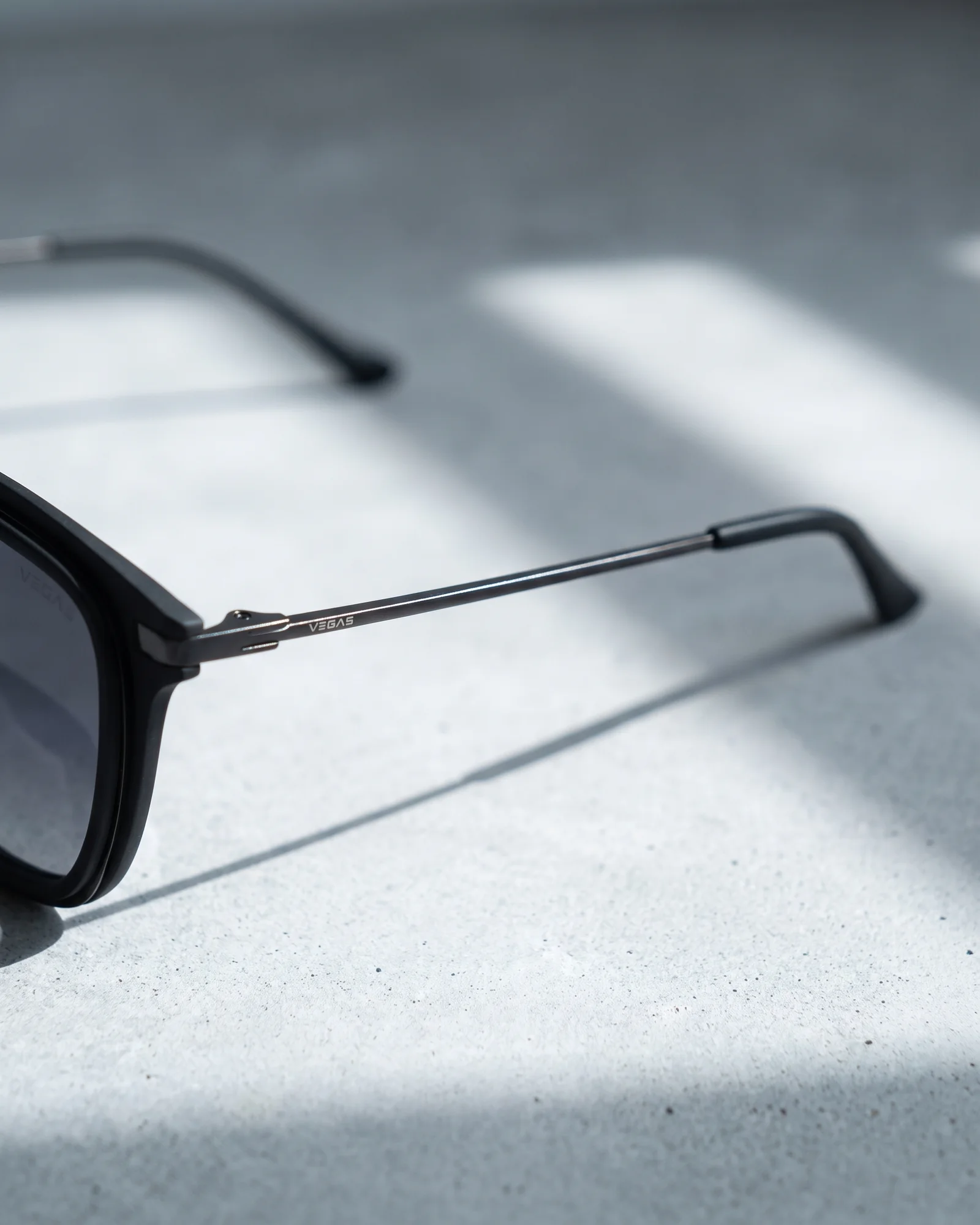 VEGAS Raptor V2049 Black / Gunmetal Temple