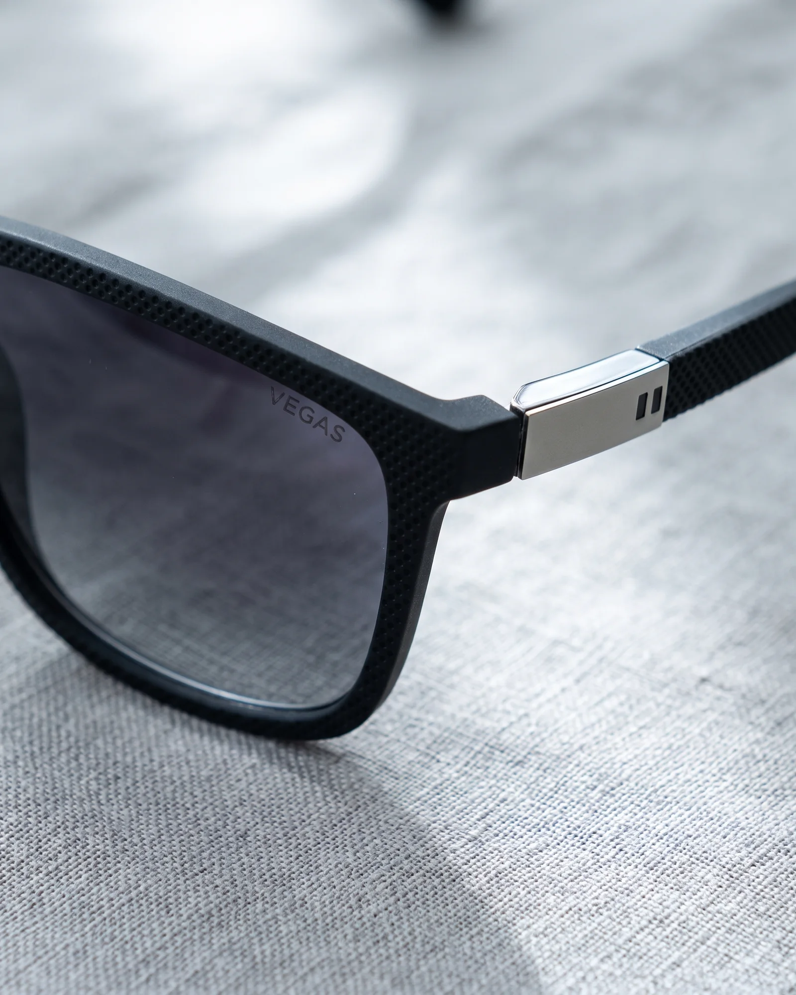 VEGAS V2065 Matte Black Hinge