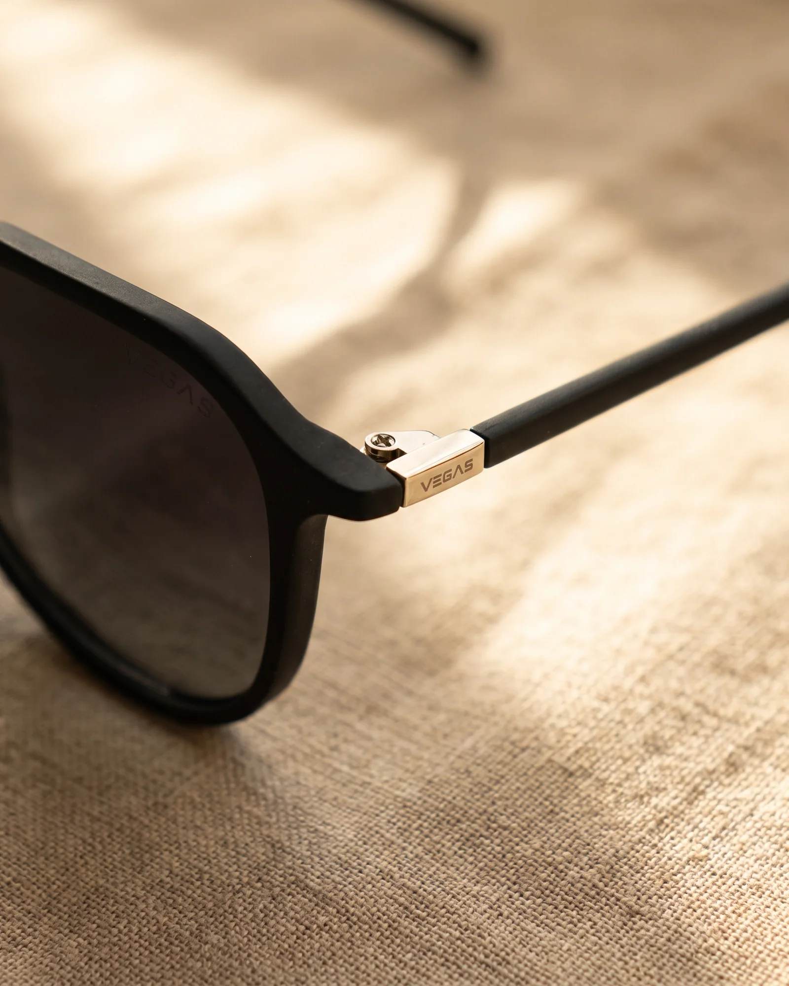 VEGAS V2067 Black Hinge