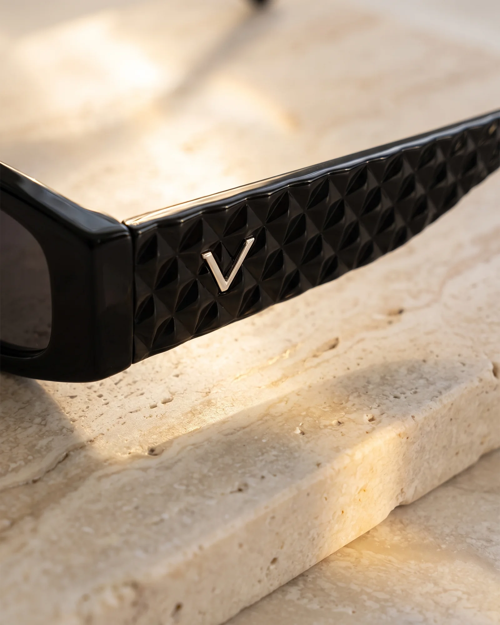 V6001 Sunglasses Black / Smoke Temple