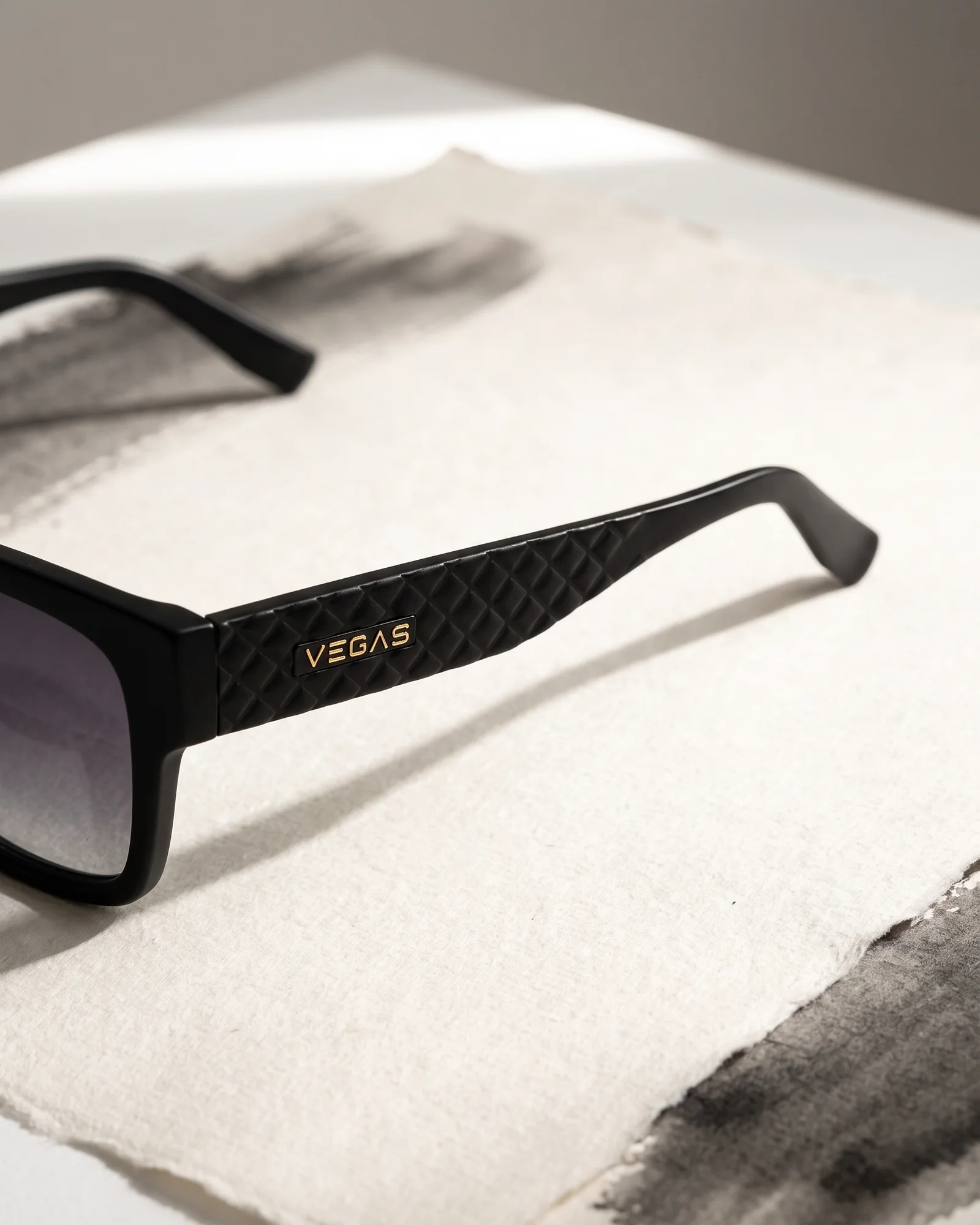VG8601 Sunglasses Black / Smoke Gradient Temple